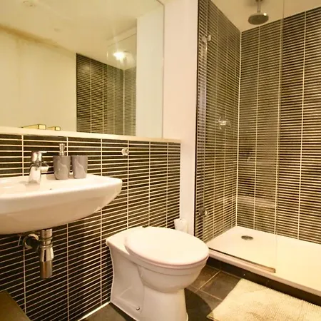 #stayhere 1 - Sleeps 4, Close To Leeds City Apartment